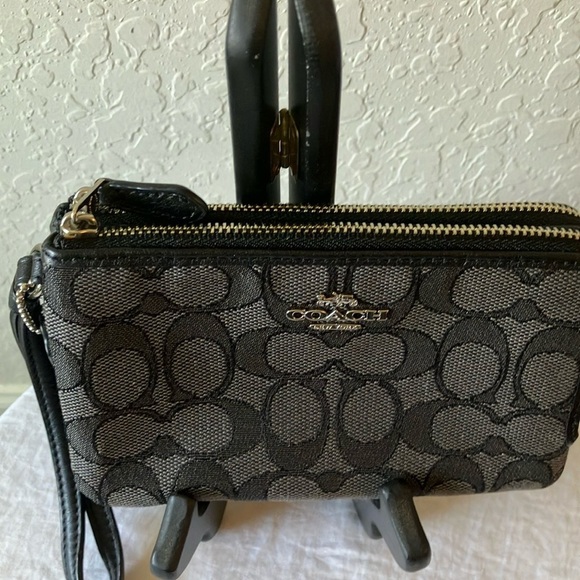 Coach: Black & Gray Signature Double Zip Wristlet- Silver Tone - Picture 2 of 15